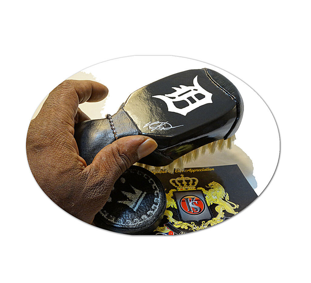 King Scorpion 360 Detroit Snub Tail Medium Soft Wave Brush/ Black & White
