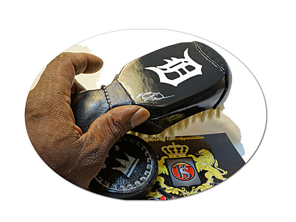 King Scorpion 360 Detroit Snub Tail Medium Soft Wave Brush/ Black & White