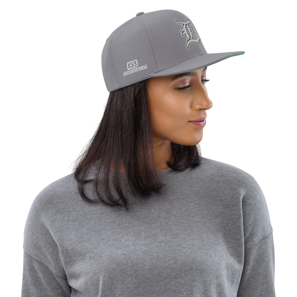 KS3 | Detroit Snapback Cap | Silver/ White "D"